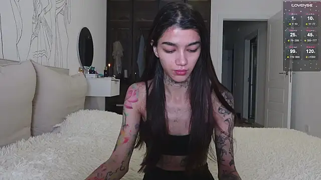 Snapshot of vinkitinkii chatting on 11.13.25 vinkitinkii online show from 11.13.25