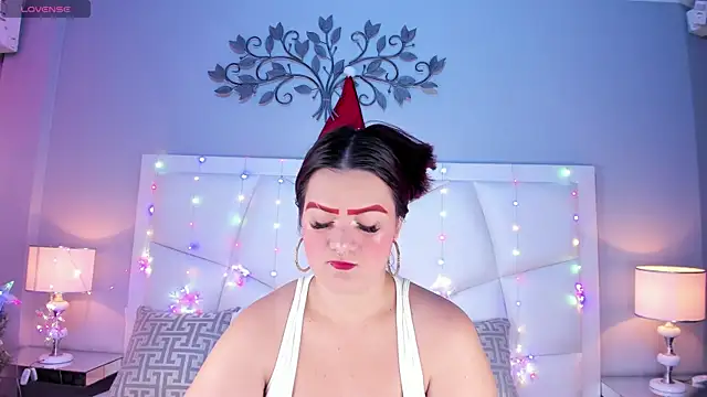 Snapshot of MelanieKlaus chatting on 12.29.24 MelanieKlaus online show from 12.29.24