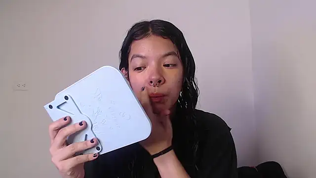 yungelitamor  online show from 01.16.25