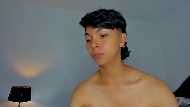 Snapshot of xhenisa_ chatting on 09.14.25 xhenisa online show from 09.14.25