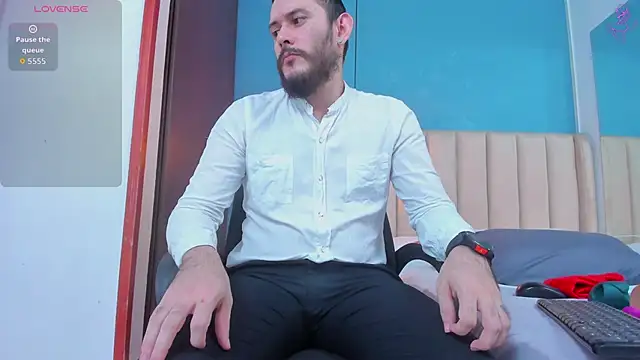 Snapshot of jeanpiere_ chatting on 12.18.25 jeanpiere online show from 12.18.25