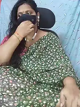Snapshot of yours-kavaya chatting on 01.11.25 yours-kavaya online show from 01.11.25