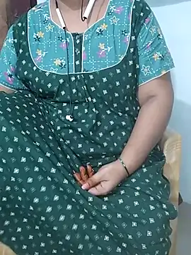 Snapshot of yours-kavaya chatting on 03.04.25 yours-kavaya online show from 03.04.25