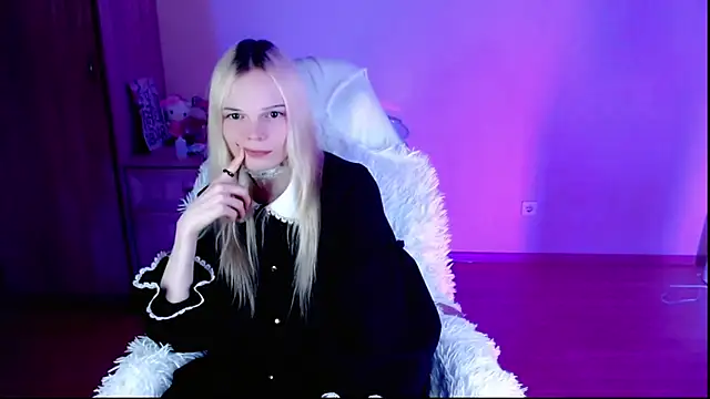 Snapshot of Emily_Nyaffee chatting on 01.28.25 Emily Nyaffee online show from 01.28.25