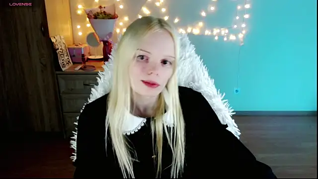 Snapshot of Emily_Nyaffee chatting on 03.01.25 Emily Nyaffee online show from 03.01.25