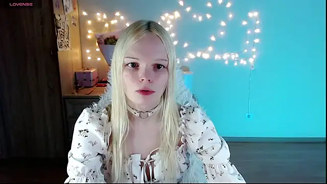 Snapshot of Emily_Nyaffee chatting on 03.10.25 Emily Nyaffee online show from 03.10.25