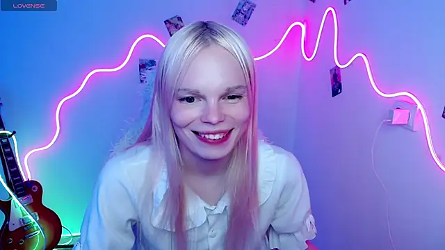 Snapshot of Emily_Nyaffee chatting on 10.23.25 Emily Nyaffee online show from 10.23.25