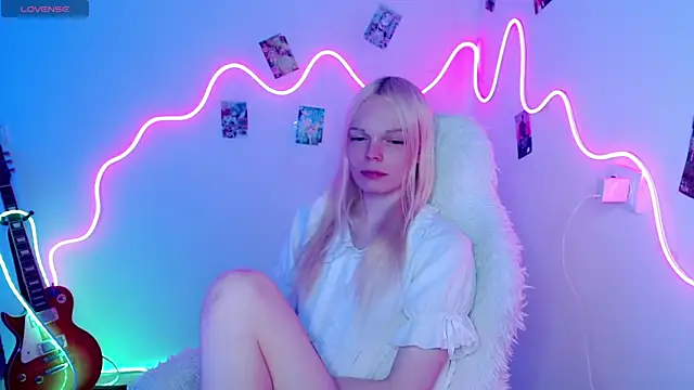 Snapshot of Emily_Nyaffee chatting on 10.25.25 Emily Nyaffee online show from 10.25.25