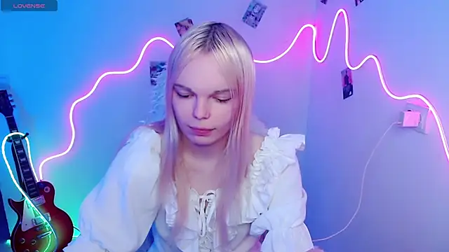 Snapshot of Emily_Nyaffee chatting on 11.01.25 Emily Nyaffee online show from 11.01.25