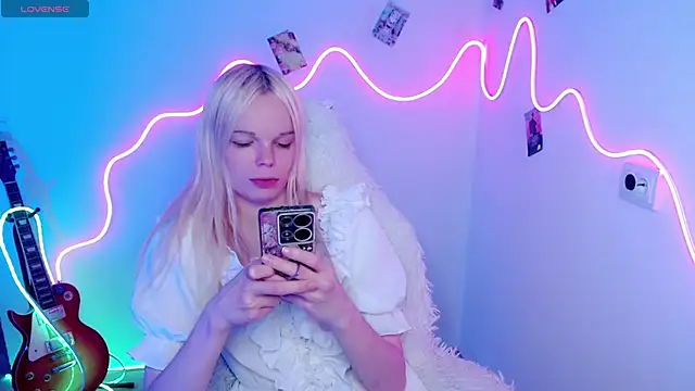 Snapshot of Emily_Nyaffee chatting on 11.03.25 Emily Nyaffee online show from 11.03.25