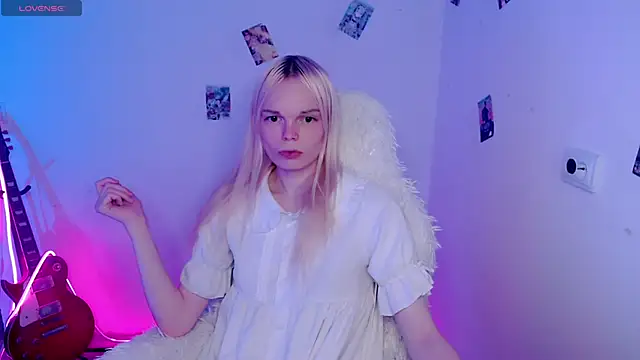 Snapshot of Emily_Nyaffee chatting on 11.25.25 Emily Nyaffee online show from 11.25.25