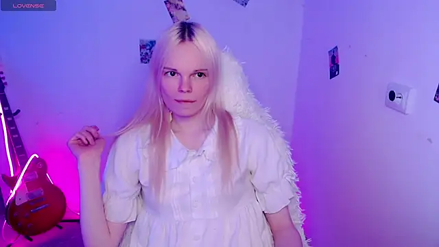 Snapshot of Emily_Nyaffee chatting on 11.26.25 Emily Nyaffee online show from 11.26.25