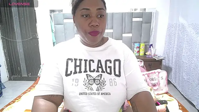 Snapshot of thickebonymilfF chatting on 01.31.25 thickebonymilfF online show from 01.31.25