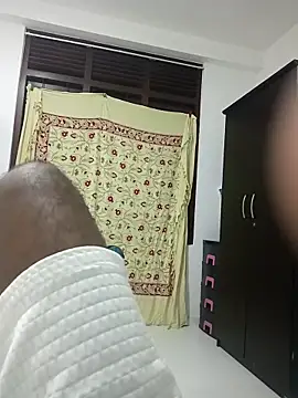 Snapshot of summasex chatting on 04.15.26 summasex online show from 04.15.26