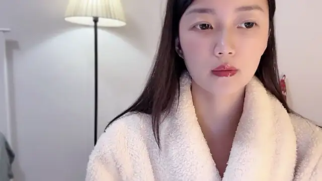 Snapshot of A-xena chatting on 01.04.25 A-xena online show from 01.04.25