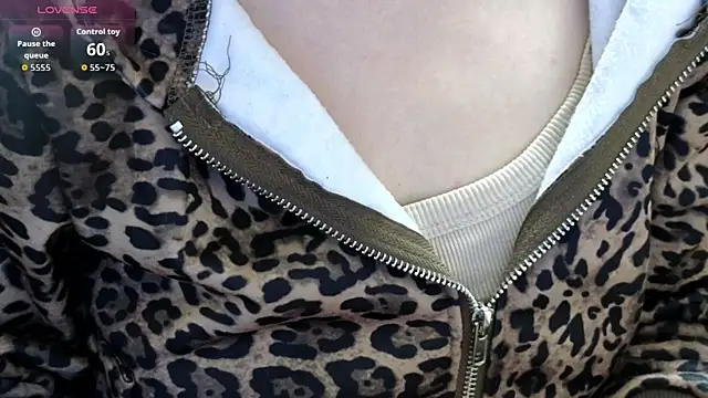 Snapshot of KatyaFantasy chatting on 11.27.25 KatyaFantasy online show from 11.27.25