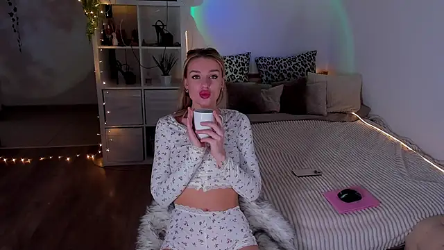 MissLovex online show from 02.28.25