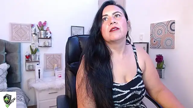 amalia brunette online show from 12.13.24