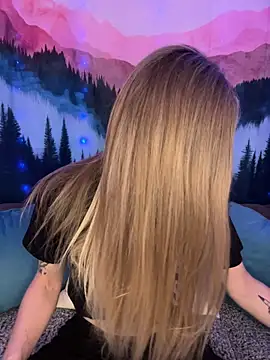 Snapshot of ItsDanniG chatting on 02.05.26 ItsDanniG online show from 02.05.26