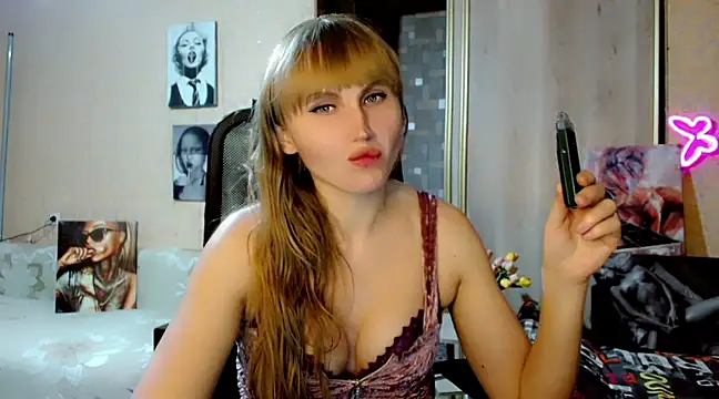 Snapshot of EveLove33 chatting on 12.01.24 EveLove33 online show from 12.01.24