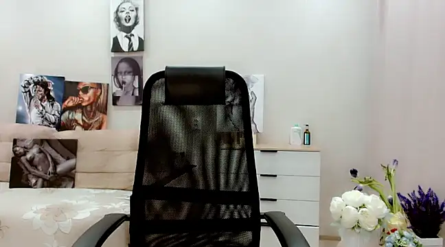 Snapshot of EveLove33 chatting on 03.14.25 EveLove33 online show from 03.14.25