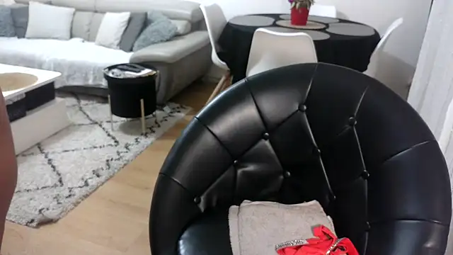 Snapshot of sarametisse26 chatting on 01.28.25 sarametisse26 online show from 01.28.25