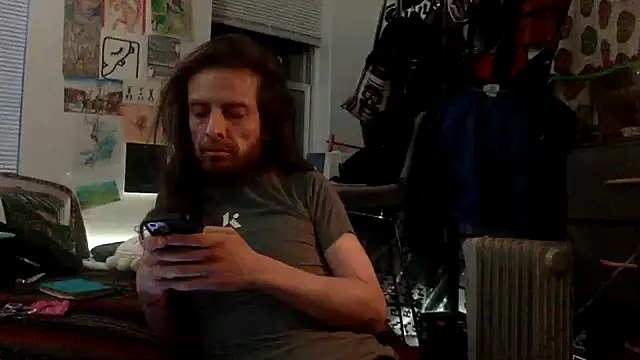 Snapshot of DownstairsSky chatting on 01.10.25 DownstairsSky online show from 01.10.25