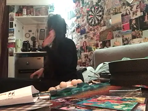 Snapshot of DownstairsSky chatting on 01.27.25 DownstairsSky online show from 01.27.25