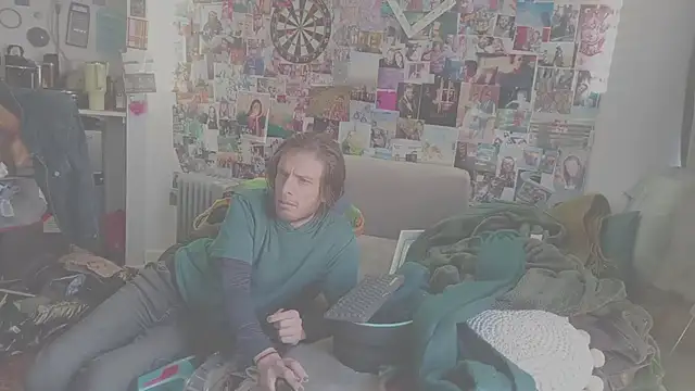 Snapshot of DownstairsSky chatting on 02.04.25 DownstairsSky online show from 02.04.25