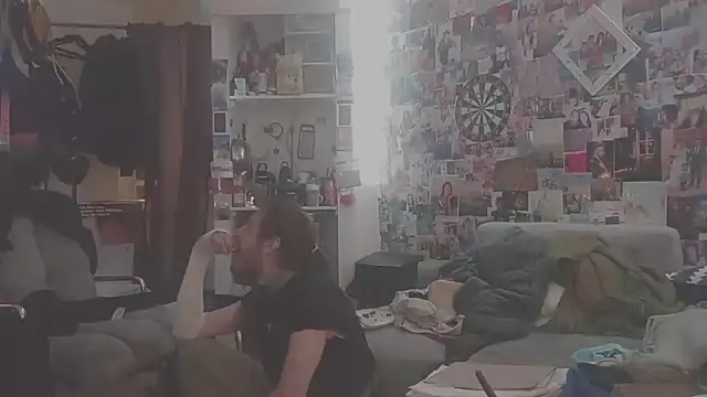 Snapshot of DownstairsSky chatting on 02.09.25 DownstairsSky online show from 02.09.25