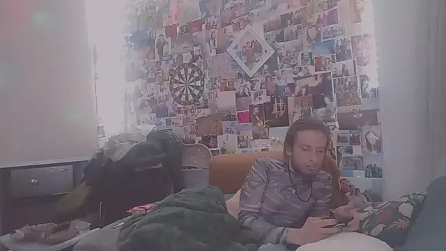 Snapshot of DownstairsSky chatting on 02.11.25 DownstairsSky online show from 02.11.25