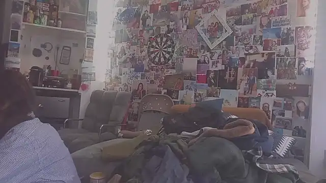 Snapshot of DownstairsSky chatting on 02.13.25 DownstairsSky online show from 02.13.25