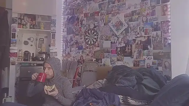 Snapshot of DownstairsSky chatting on 02.17.25 DownstairsSky online show from 02.17.25