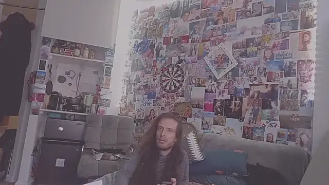 Snapshot of DownstairsSky chatting on 03.01.25 DownstairsSky online show from 03.01.25