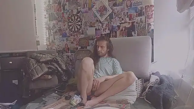 Snapshot of DownstairsSky chatting on 03.05.25 DownstairsSky online show from 03.05.25