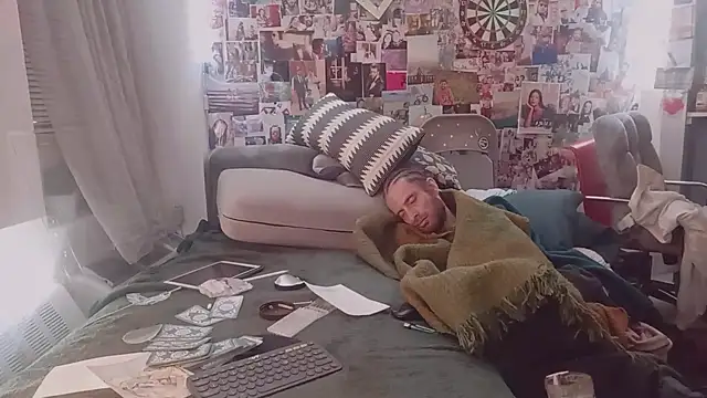 Snapshot of DownstairsSky chatting on 03.13.25 DownstairsSky online show from 03.13.25