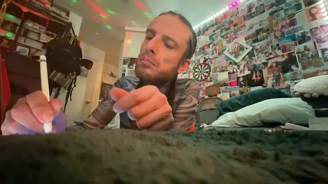 Snapshot of DownstairsSky chatting on 03.16.25 DownstairsSky online show from 03.16.25