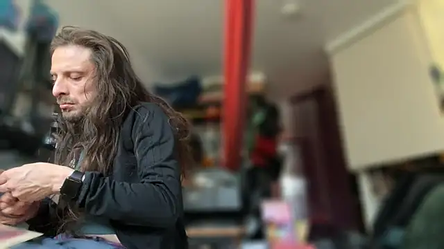 Snapshot of DownstairsSky chatting on 09.20.25 DownstairsSky online show from 09.20.25