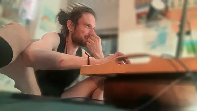 Snapshot of DownstairsSky chatting on 10.05.25 DownstairsSky online show from 10.05.25