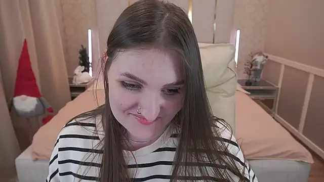 Snapshot of EmmyCharmm chatting on 12.22.24 EmmyCharmm online show from 12.22.24