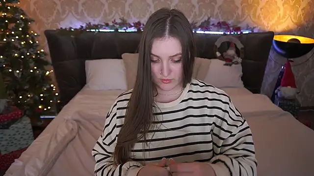 Snapshot of EmmyCharmm chatting on 12.23.24 EmmyCharmm online show from 12.23.24