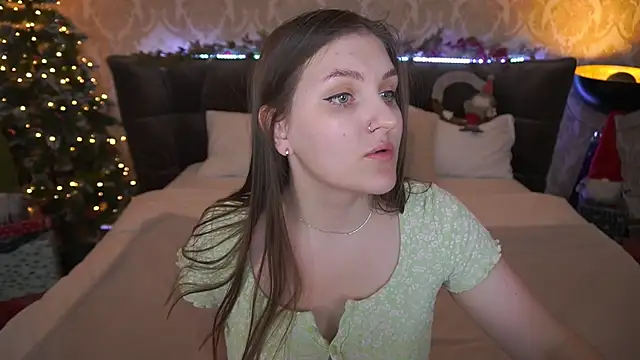 Snapshot of EmmyCharmm chatting on 12.25.24 EmmyCharmm online show from 12.25.24