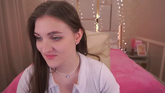 Snapshot of EmmyCharmm chatting on 09.15.25 EmmyCharmm online show from 09.15.25