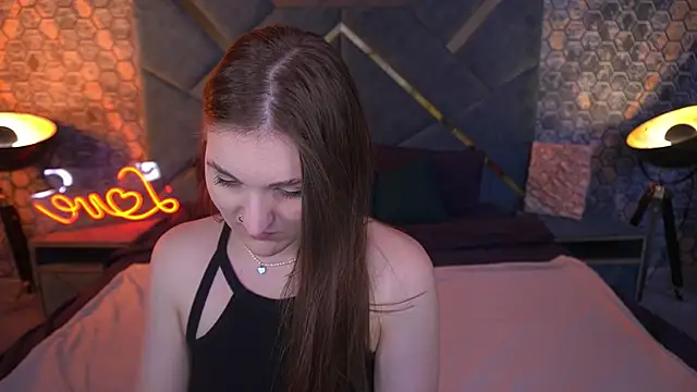 Snapshot of EmmyCharmm chatting on 09.26.25 EmmyCharmm online show from 09.26.25