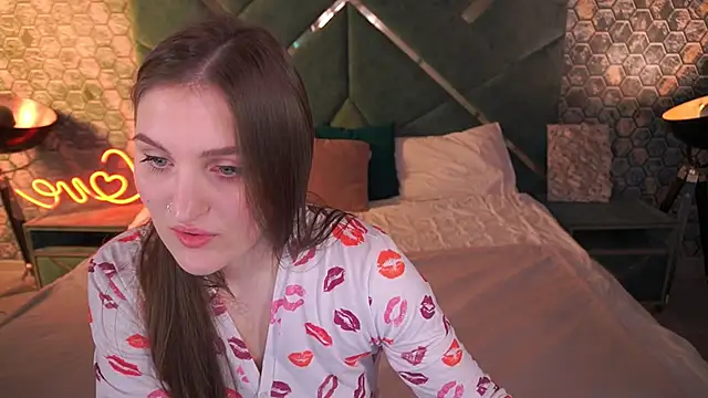 Snapshot of EmmyCharmm chatting on 11.16.25 EmmyCharmm online show from 11.16.25