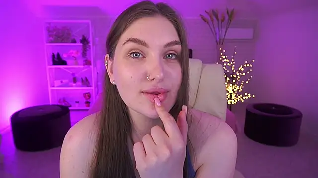 EmmyCharmm online show from 04.13.26