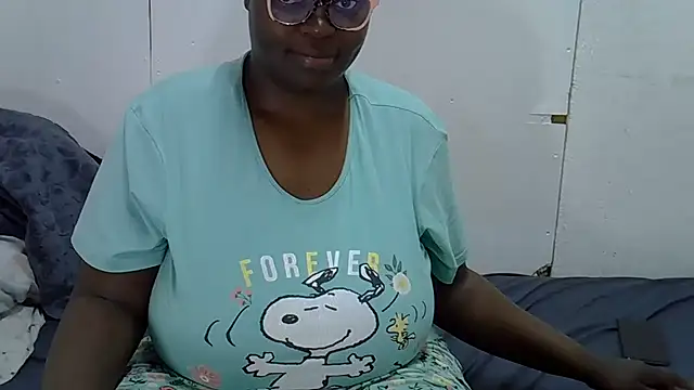 Snapshot of MamaGotYou chatting on 01.15.25 MamaGotYou online show from 01.15.25