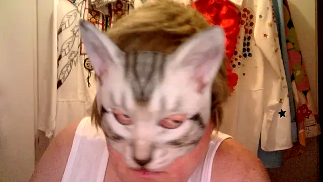 Snapshot of Sigorius chatting on 01.04.25 Sigorius online show from 01.04.25