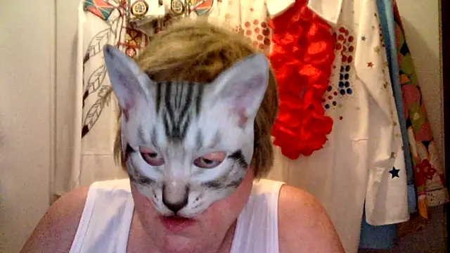 Snapshot of Sigorius chatting on 01.04.25 Sigorius online show from 01.04.25