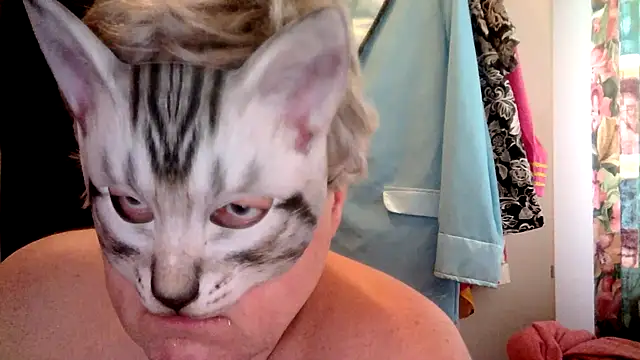 Snapshot of Sigorius chatting on 12.04.25 Sigorius online show from 12.04.25